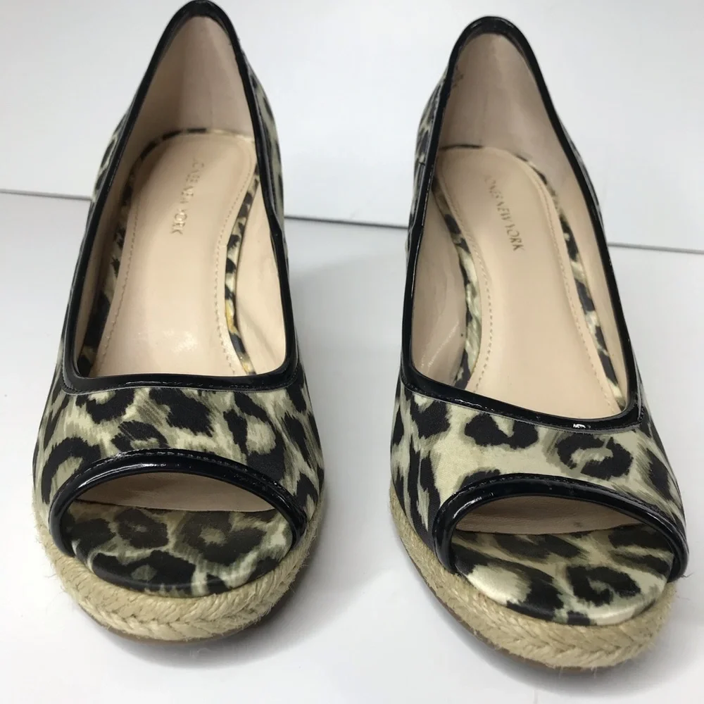 JONES NY Animal Print Espadrille Wedge 6.5